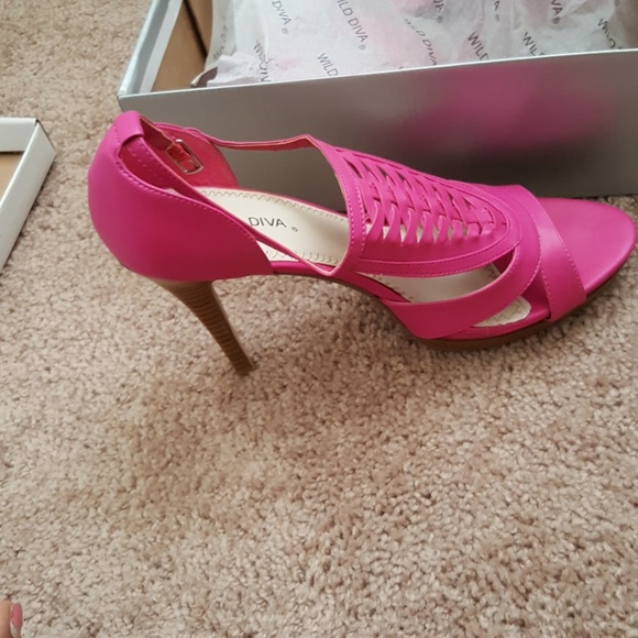 Heels - Picture 3 of 4